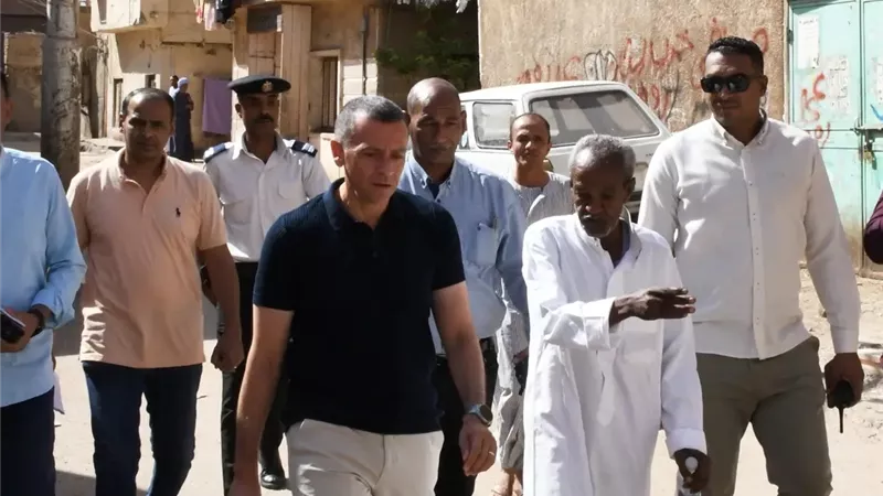 محافظ أسوان يواصل جولاته الميدانية لضبط الشارع ورفع مستوى الخدمات