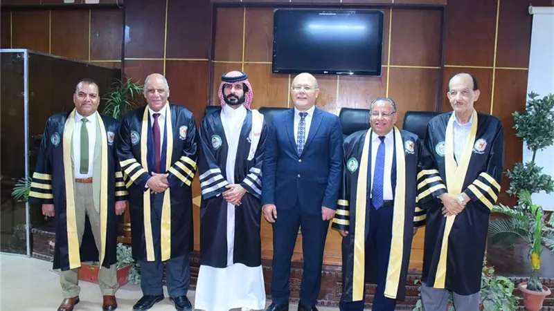 رئيس جامعة سوهاج يشهد مناقشة رسالة دكتوراه لباحث سعودي