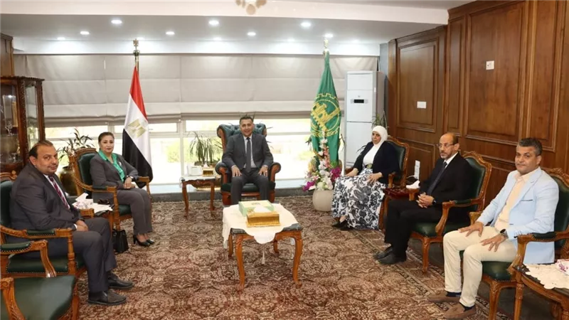 محافظ القليوبية يستقبل وفد اللجنة الطبية العليا والاستغاثات بمجلس الوزراء