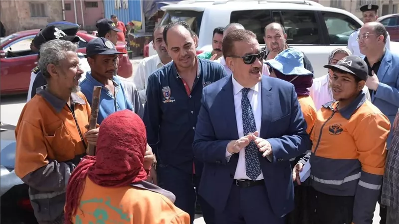 محافظ بورسعيد يوجه زيادة فرق العمل والجمع المنزلي للحفاظ على المظهر الحضاري
