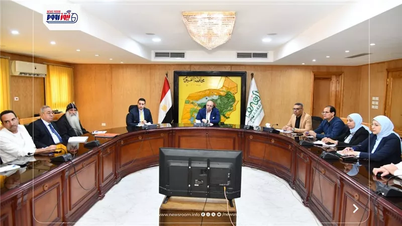 محافظ الفيوم يتابع آخر مستجدات تنفيذ مشروع القطار الكهربائي السريع