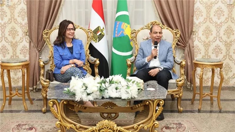 وزيرة الثقافة ومحافظ المنيا يبحثان تطوير البنية التحتية للمواقع الثقافية 