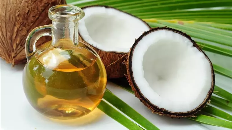 زيت جوز الهند.. هل تختلف فوائده وأضراره باختلاف نوعه؟ 