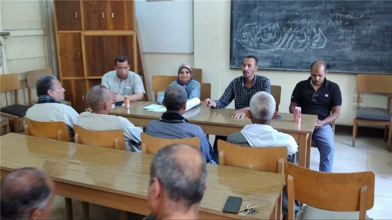 محافظ أسيوط: تكثيف الندوات الإرشادية للتوعية بالمكافحة المتكاملة لدودة الحشد