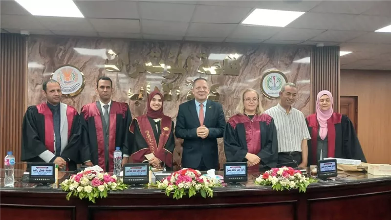 رئيس جامعة دمياط يشهد مناقشة رسالة دكتوراه في الآثار المصرية بجامعة المنصورة 