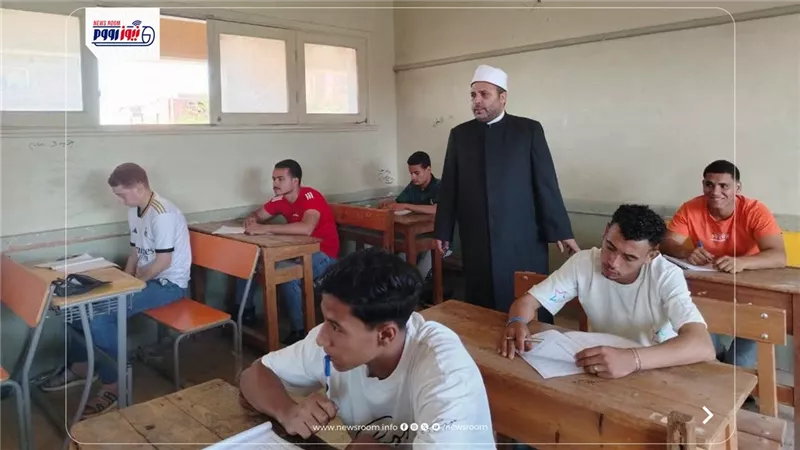 رئيس منطقة المنيا الأزهرية يتابع امتحان الأحياء ويؤكد انتظام اللجان بالكامل