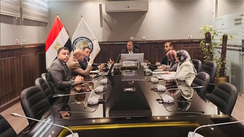 وفد الشباب والرياضة يلتقي رئيس هيئة تنمية الصعيد لتعزيز دور مراكز الشباب