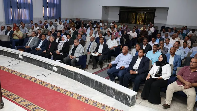 محافظ سوهاج يعقد اجتماعًا مع رؤساء ونواب الوحدات المحلية الجدد عقب حركة التنقل