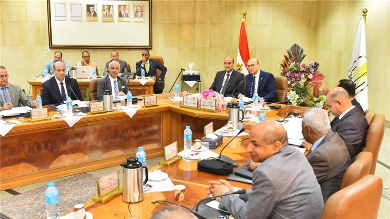 محافظ أسيوط يشارك اجتماع مجلس جامعة أسيوط ويؤكد دورها المحوري