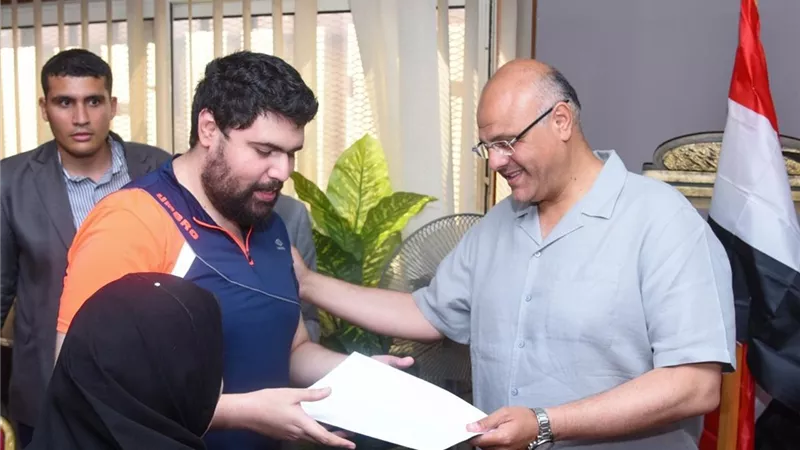 محافظ الإسكندرية يبحث 22 شكوى خلال لقاء جماهيري بحي غرب ويوجه بحلول عاجلة 