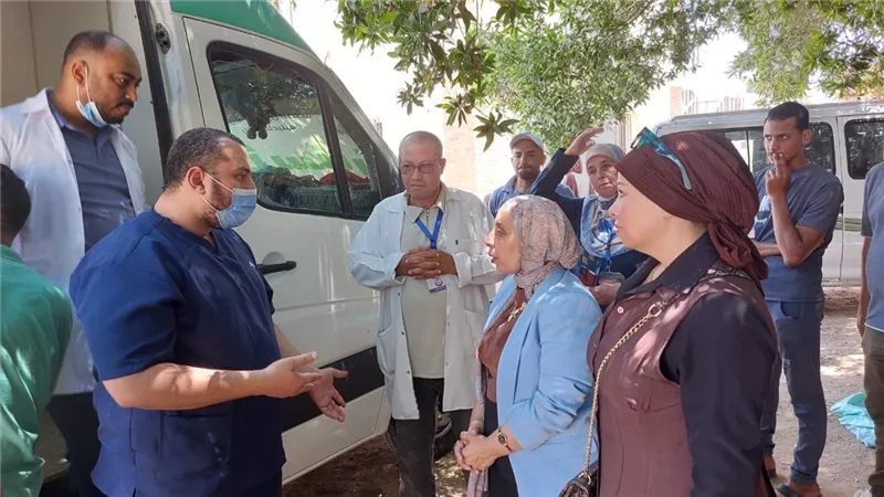 الكشف على 1221مواطنًا من خلال 6 عيادات تخصصية بالقافلة الطبية بقرية التقدم