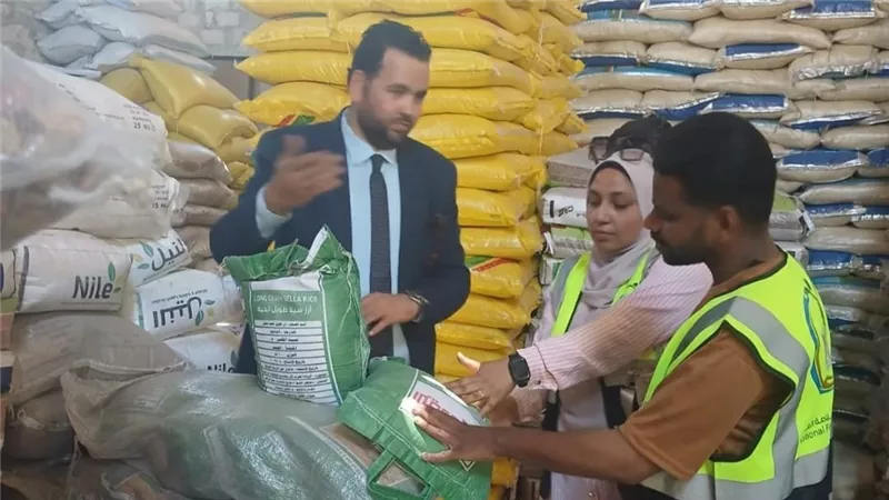 ضبط نصف طن أرز منتهي الصلاحية في إسنا.. وإحالة منشأة تجارية للمساءلة 