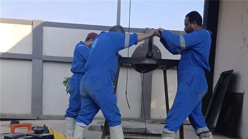 مياه القناة تكثف أعمال التطهير الوقائي بمحطات الصرف الصحي بقطاع السويس