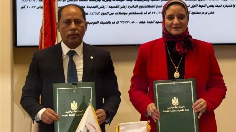 «نقل الكهرباء» توقع عقدين لربط محطة سمنود الجديدة بالشبكة القومية