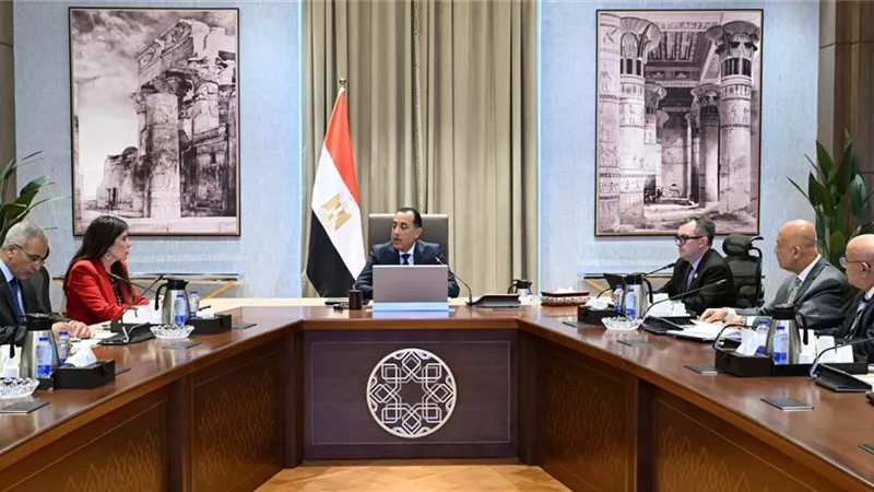 رئيس الوزراء يتابع جهود تنفيذ الخطة الاستراتيجية لتحلية مياه البحر