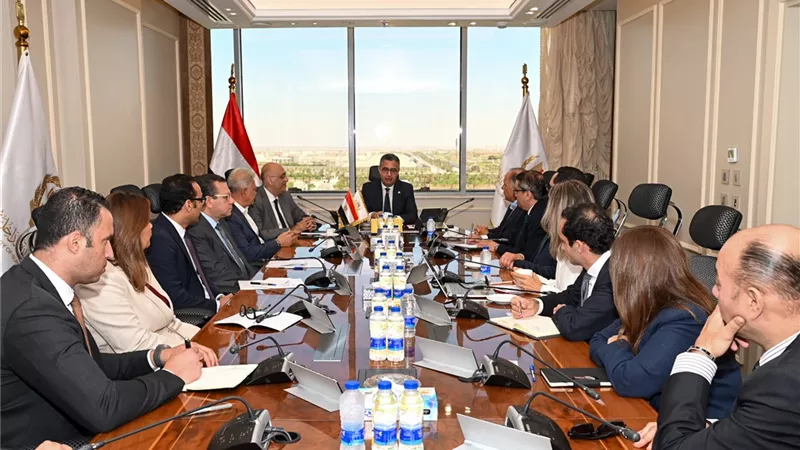 وزير التموين يبحث مع 
