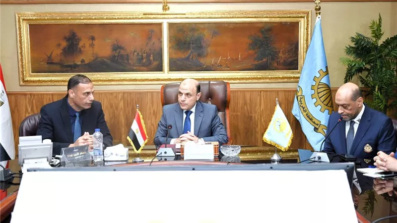 محافظ الغربية يستعرض مع وفد التنمية المحلية والاتحاد الأوروبي خطة تطوير عسل النحل