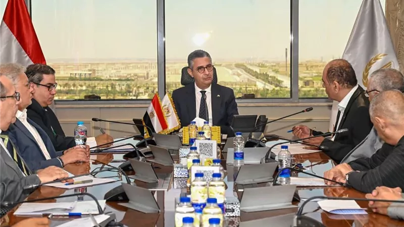 وزير التموين يتابع تنفيذ مشروع 