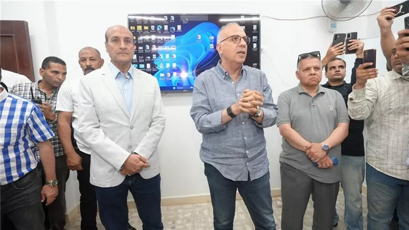 محافظ أسيوط يستقبل وزير الموارد المائية لتفقد اللمسات النهائية بقناطر  ديروط