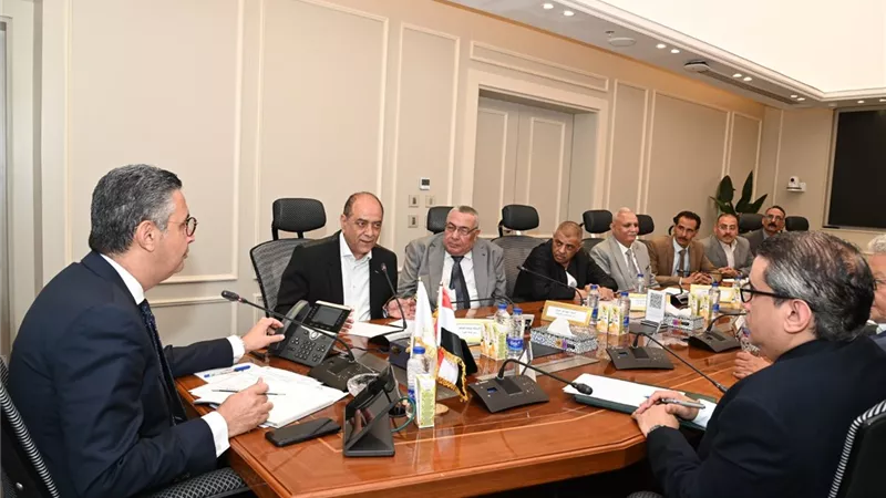 غرفة الجيزة ترفع مطالب التجار لوزير التموين استعدادا للدعم النقدي 