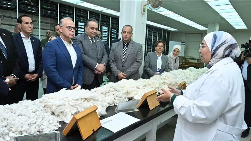 وزير الاستثمار ومحافظ الإسكندرية يبحثان اختبارات القطن ورفع كفاءة الأداء المؤسسي