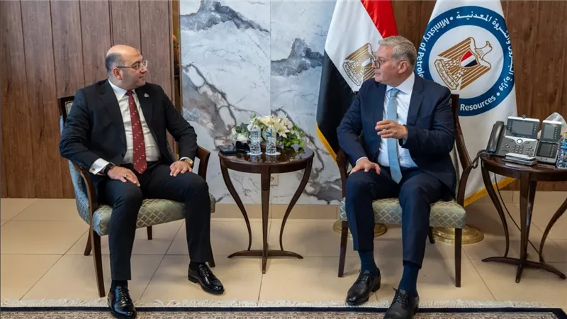 كريم بدوي يبحث مع رئيس برلمانية حماة الوطن دعم جهود تطوير قطاعي البترول والتعدين