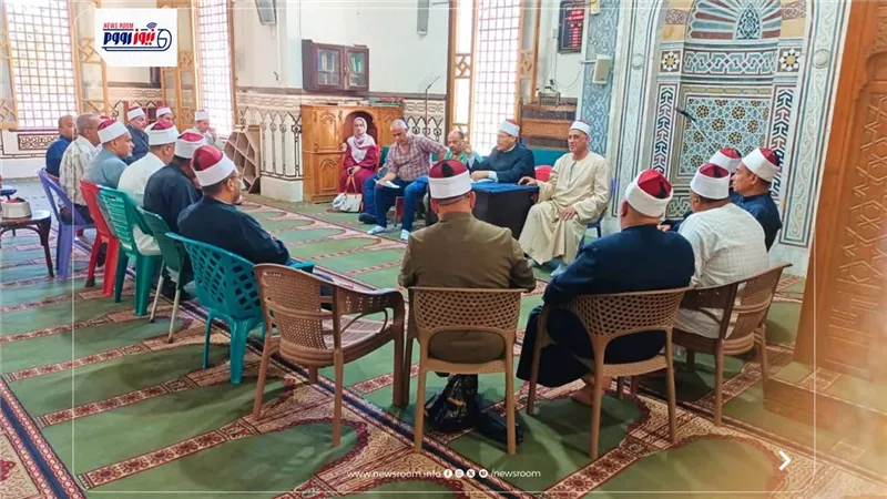 مدير الدعوة بالفيوم يعقد اجتماعًا مع مديري الإدارات ومسئولي مركز المعلومات 