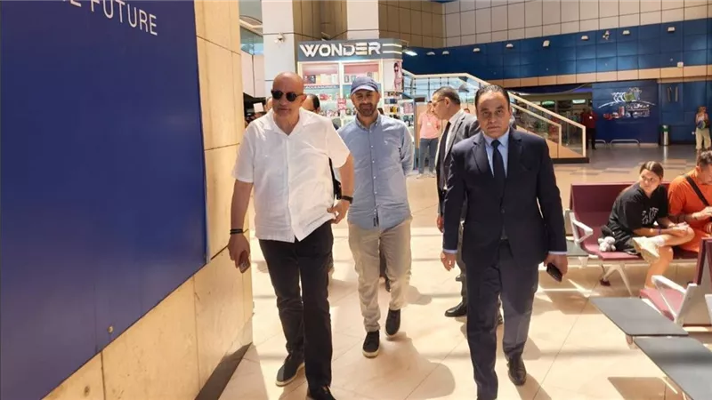 رئيس المصرية للمطارات يتابع مشروعات التطوير بمطاري شرم الشيخ والغردقة 