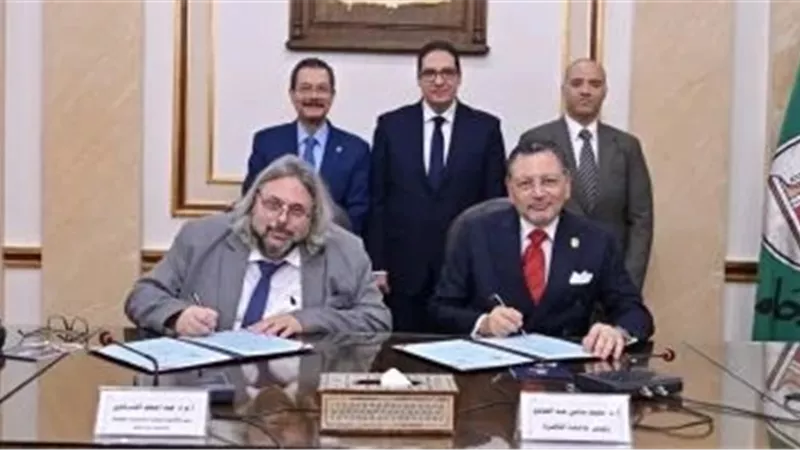 رئيس جامعة القاهرةيوقع بروتوكول تعاون مع الأكاديميةالوطنية لتكنولوجياالمعلومات