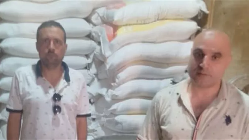 ضبط طن دقيق ونخالة وتحرير محاضر ضد التجار التموينيين المخالفين بالبحيرة