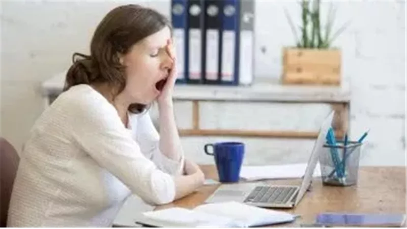 نقص فيتامين B12 ليس دائمًا بسبب الغذاء.. أطباء يكشفون دور المعدة في المشكلة