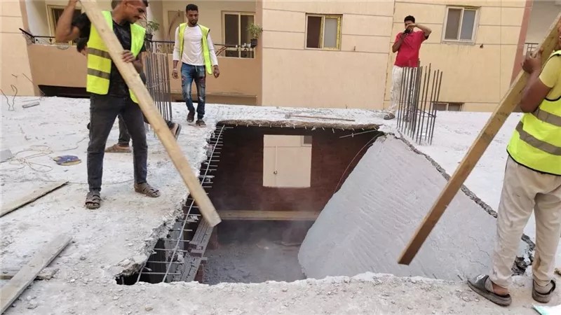 حي السلام أول يزيل بناءً مخالفًا بشارع أبو رجيله بالقاهرة | صور 