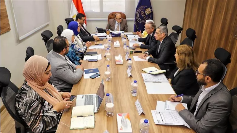 هيئة الدواء تبحث مع شركات أكديما تعزيز التصنيع المحلي ودعم الأمن الدوائي