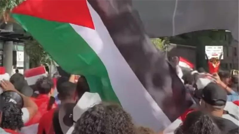 جماهير منتخب مصر ترفع علم فلسطين في سياتل قبل لقاء إيران في كأس العالم 2026