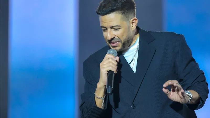 بالصور .. محمد حماقي يطلق ميجا ألبوم 