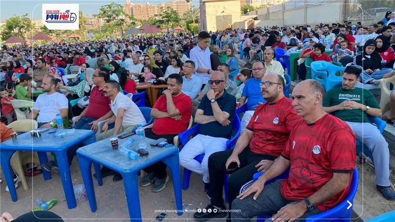 بالأعلام والهتافات.. الآلاف من أهالى الفيوم يحتفلون بصعود مصر فى كأس العالم