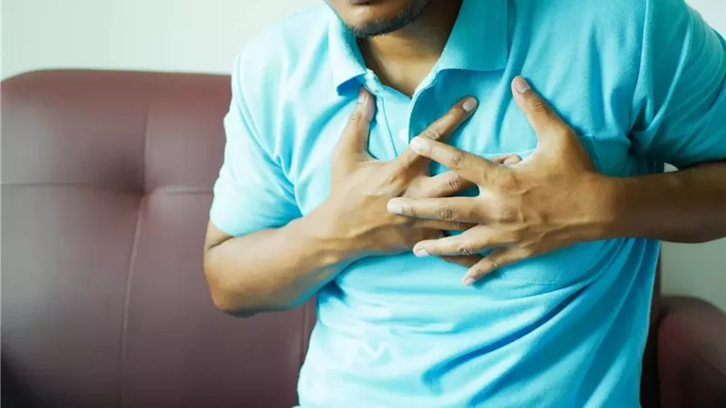قبل الطوارئ.. 6 علامات تدل على وجود ضغط على القلب لا تتجاهلها