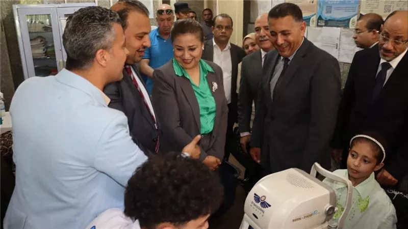 رئيس الوزراء يستعرض تقريرًا حول حصاد قافلة طبية شاملة بمركز كفر شكر