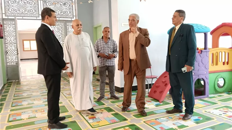 وكيل تعليم قنا يتفقد مدرسة سان ستيفن الخاصة لمتابعة قواعد القبول والكثافات 