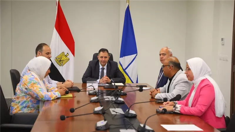 محافظ دمياط يناقش ملفات الطرق والمرافق مع القيادات الجديدة عقب التنقلات الأخير