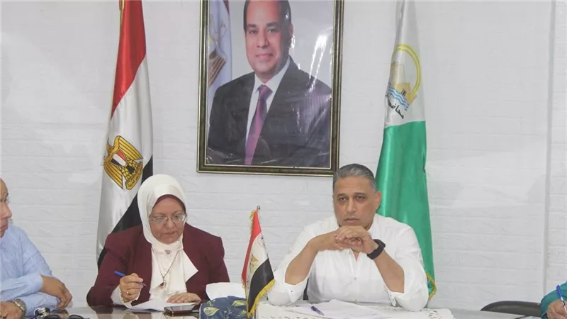 مدير تعليم الجيزة يعقد اجتماعًا موسعًا لمتابعة امتحانات الثانوية العامة