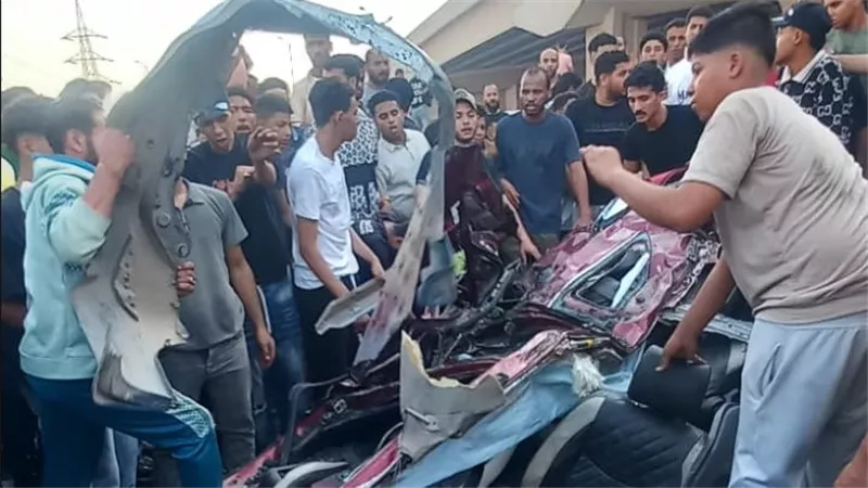 النيابة العامة تعاين حادث الوراق بعد تصادم تريلا ورفع الجثامين والمصابين