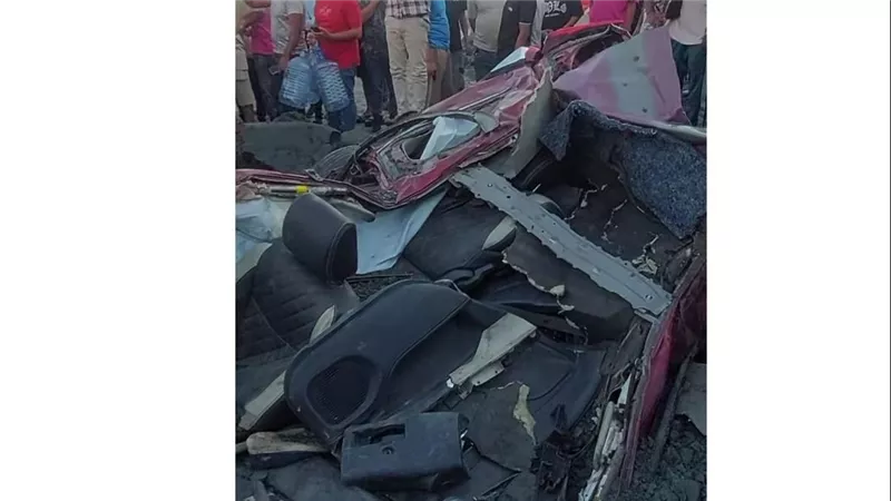 مصرع شخصين وإصابة 4 في حادث مروع بالوراق بعد سقوط تريلا على سيارة