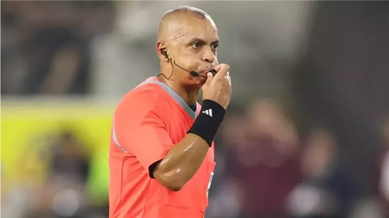 البرازيلي سامبايو حكما لقمة المغرب وهولندا رسميا في دور الـ32 بكأس العالم