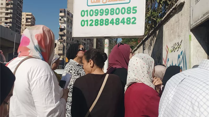 وسط ترقب من أولياء الأمور.. توافد طلاب الثانوية العامة على مدرسة فكتوريا كولدج