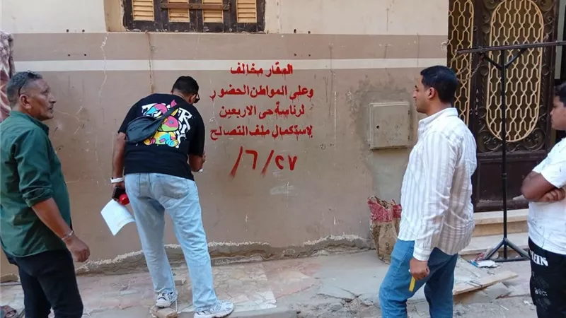حي الأربعين بالسويس يواصل حملات طرق الأبواب لاستكمال ملفات التصالح