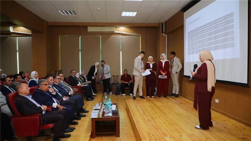 محافظ دمياط يشارك مناقشة مشروعات تخرج طلاب جامعة الدلتا للعلوم والتكنولوجيا 