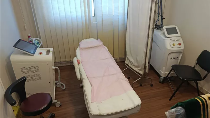 وزارة الصحة تضبط منتحلتي صفة طبيب وتغلق عيادة غير مرخصة بالإسكندرية