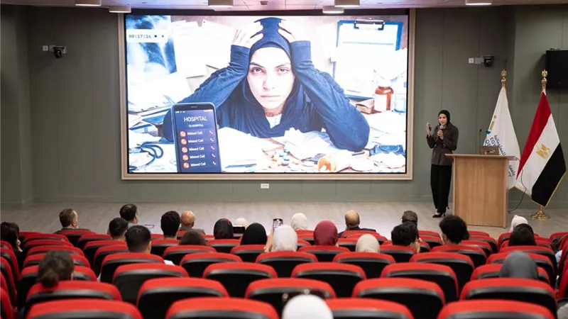 جامعة مصر للمعلوماتية تطور 5 تطبيقات ذكية لدعم المرضى والأمهات وكبار السن