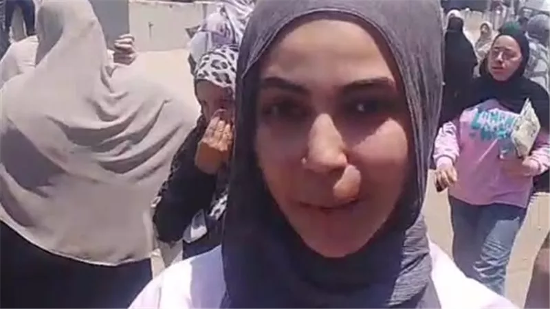 النحو الأصعب وباقي الأسئلة في التوقعات.. انطباعات طالبات دمياط عن امتحان اللغة العربية